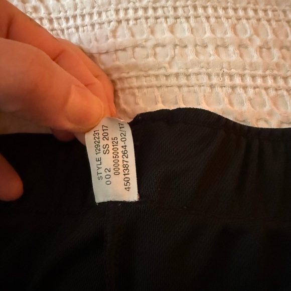 Under Armour Black Athletic Shorts Performance Comfort - Picture 2 of 5